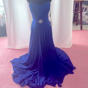 Royal dress used for prom, wedding, or a date night out before homecoming!